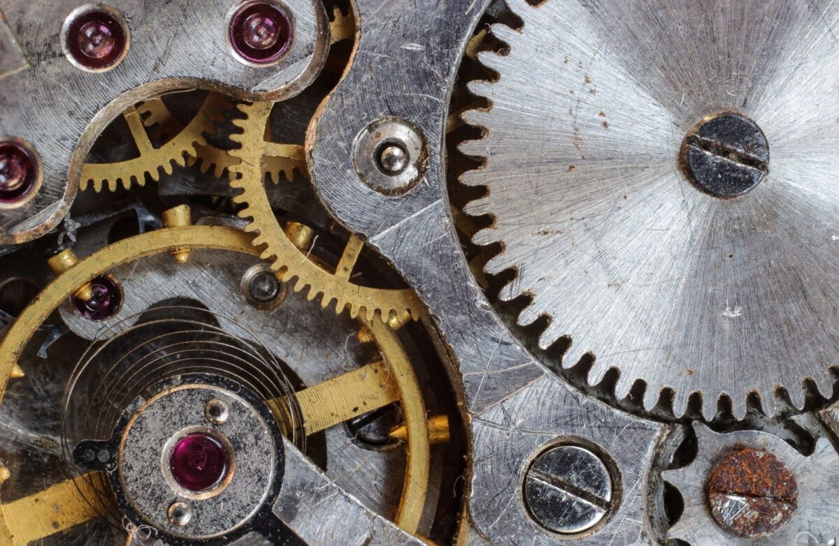 Interlocking metal gears and cogs, the factors that combine to drive guest post pricing